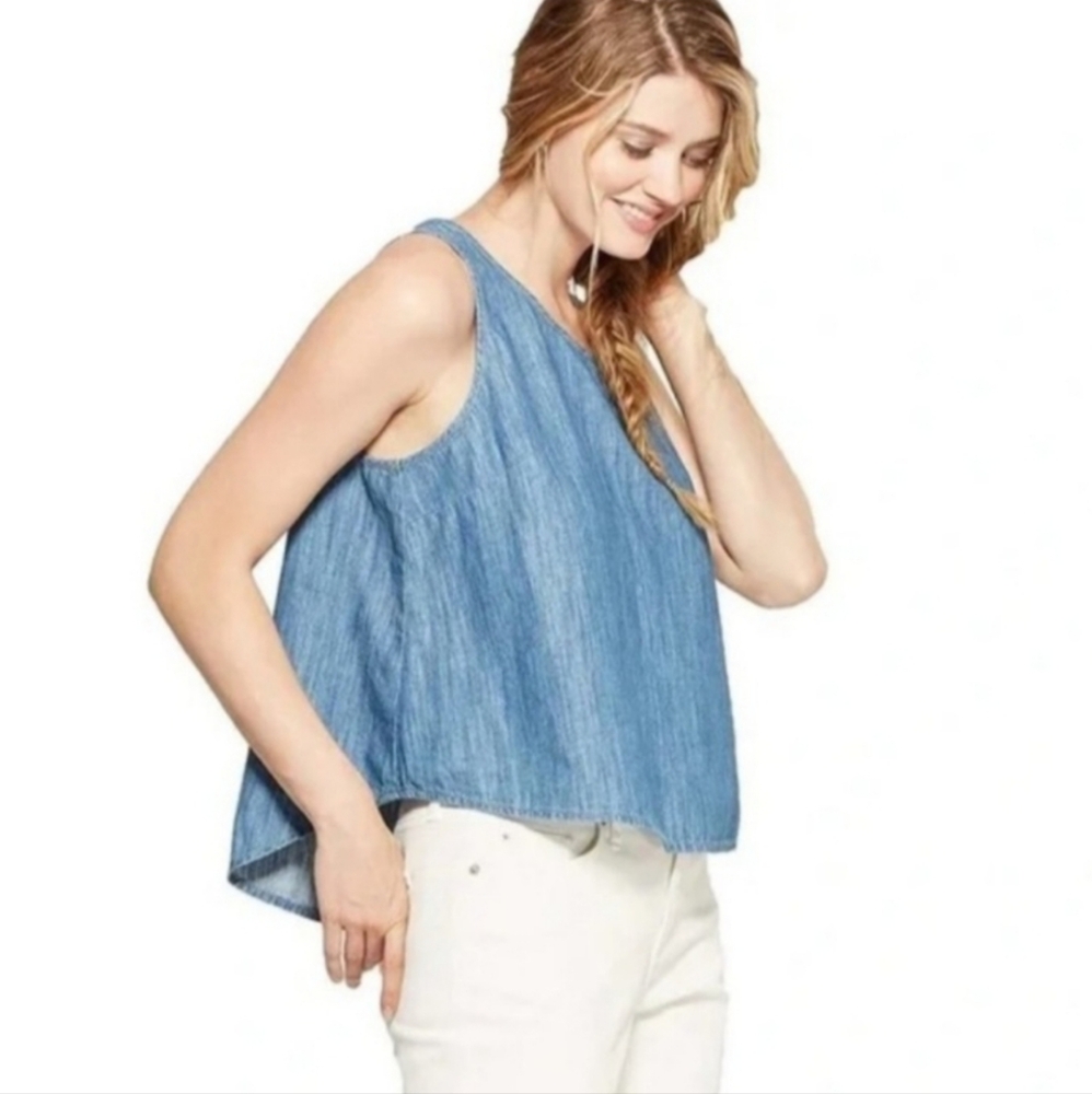 Universal Thread Women's Blue Denim Relaxed Fit Swing Tank Top